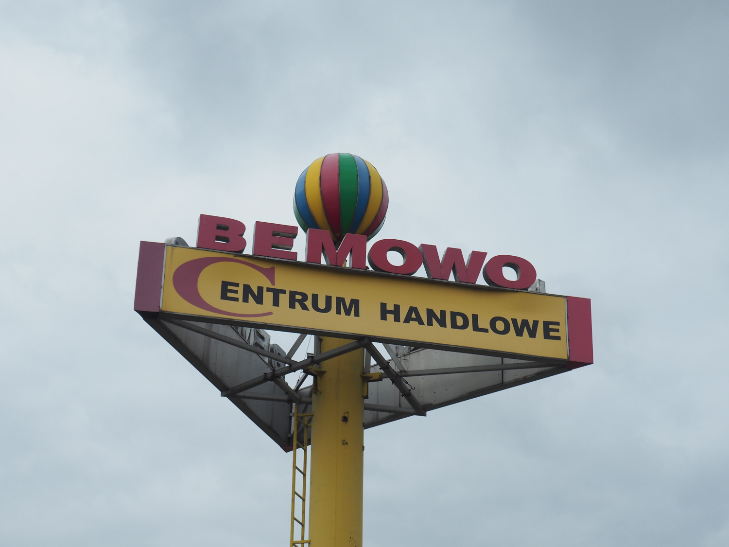 Zdjęcie architektury budynku Centrum Handlowo-Usługowe Bemowo